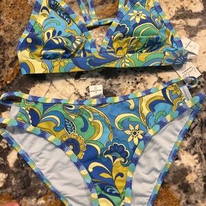 Cupshe bathing suit - Small top/Med bottom